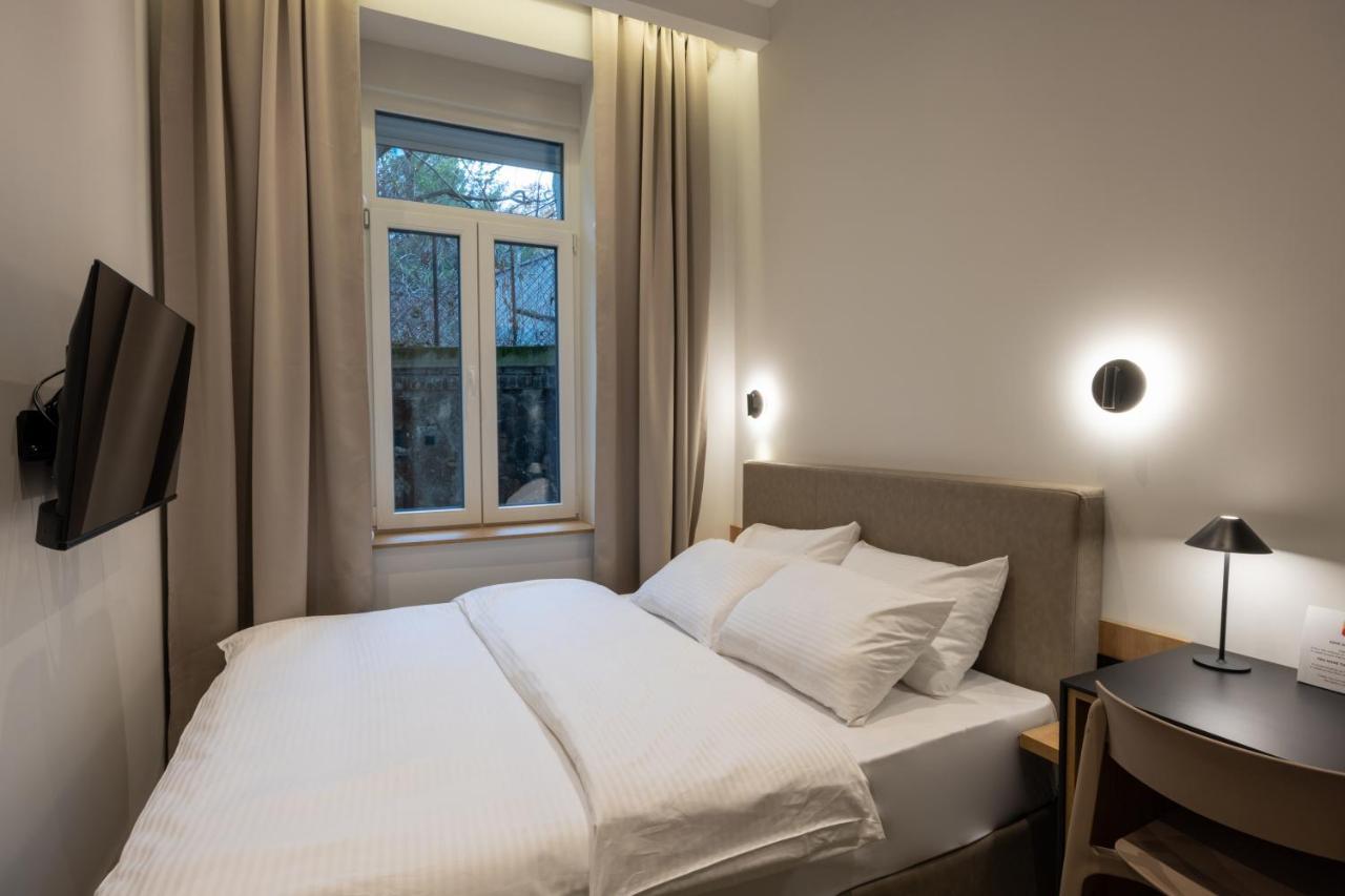 Hop Inn Rooms & Suites Belgrade Exterior photo